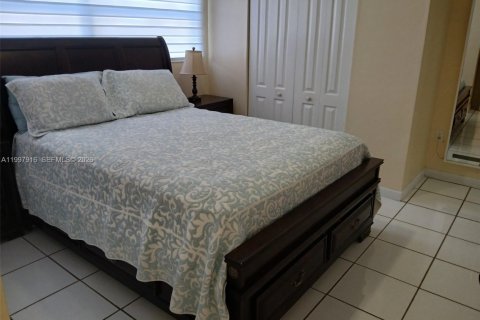 Condominio en alquiler en Miami, Florida, 2 dormitorios, 76.64 m2 № 2066119 - foto 18