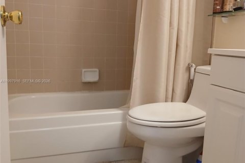 Condominio en alquiler en Miami, Florida, 2 dormitorios, 76.64 m2 № 2066119 - foto 27