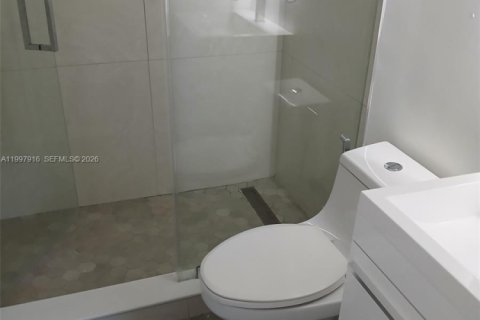 Condominio en alquiler en Miami, Florida, 2 dormitorios, 76.64 m2 № 2066119 - foto 21