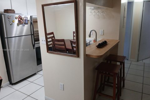 Condominio en alquiler en Miami, Florida, 2 dormitorios, 76.64 m2 № 2066119 - foto 12