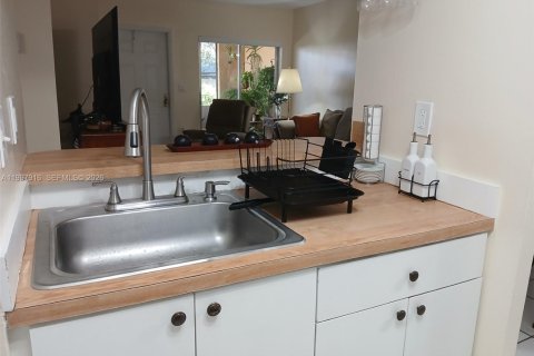 Condominio en alquiler en Miami, Florida, 2 dormitorios, 76.64 m2 № 2066119 - foto 15