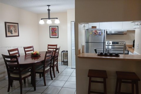 Condominio en alquiler en Miami, Florida, 2 dormitorios, 76.64 m2 № 2066119 - foto 9