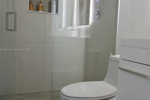 Condominio en alquiler en Miami, Florida, 2 dormitorios, 76.64 m2 № 2066119 - foto 23