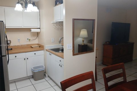 Condominio en alquiler en Miami, Florida, 2 dormitorios, 76.64 m2 № 2066119 - foto 11