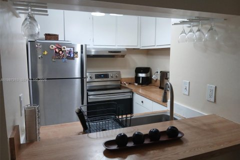 Condominio en alquiler en Miami, Florida, 2 dormitorios, 76.64 m2 № 2066119 - foto 13