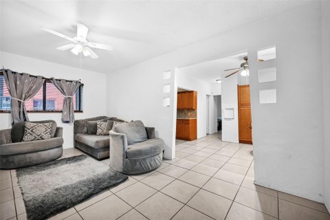 Купить виллу или дом в Майами, Флорида 2 спальни, 88.72м2, № 2007163 - фото 25