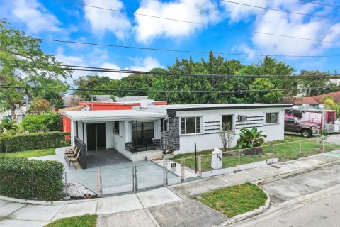 Дом в Майами, Флорида 2 спальни, 88.72м2 № 2007163