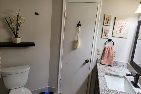 Condo in Orlando, Florida, 2 bedrooms  № 1919051 - photo 13