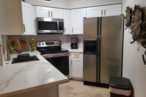 Condo in Orlando, Florida, 2 bedrooms  № 1919051 - photo 3