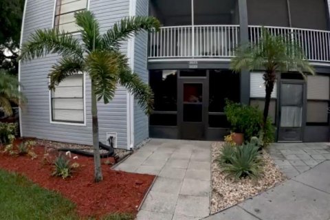 Condo in Orlando, Florida, 2 bedrooms  № 1919051 - photo 1