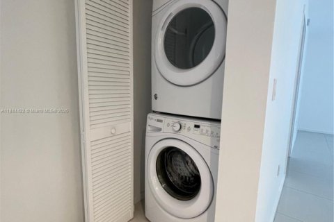 Condominio en alquiler en Doral, Florida, 2 dormitorios, 88.26 m2 № 1839419 - foto 18