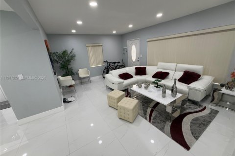 Villa ou maison à vendre à Hialeah, Floride: 2 chambres, 118.26 m2 № 2004625 - photo 20