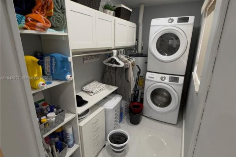 Villa ou maison à vendre à Hialeah, Floride: 2 chambres, 118.26 m2 № 2004625 - photo 27