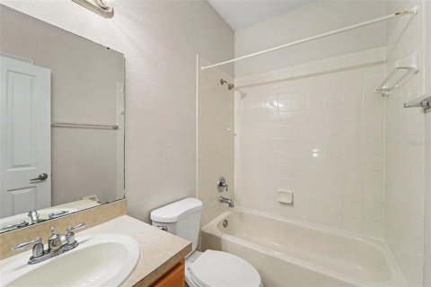 Townhouse in Tampa, Florida 3 bedrooms, 136.57 sq.m. № 2427029 - photo 12