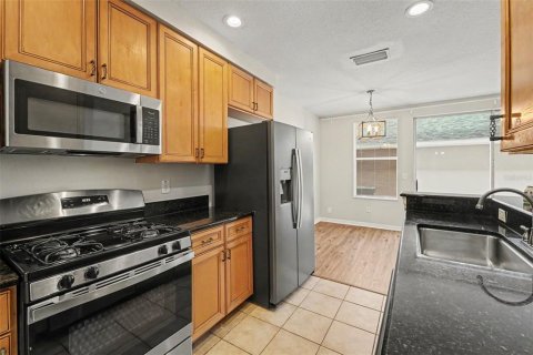 Townhouse in Tampa, Florida 3 bedrooms, 136.57 sq.m. № 2427029 - photo 7