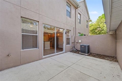 Townhouse in Tampa, Florida 3 bedrooms, 136.57 sq.m. № 2427029 - photo 15