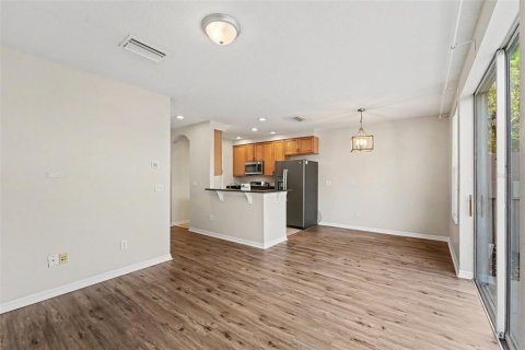 Townhouse in Tampa, Florida 3 bedrooms, 136.57 sq.m. № 2427029 - photo 5