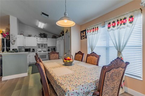 Casa en venta en Brandon, Florida, 3 dormitorios, 136.66 m2 № 1833926 - foto 16