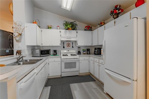 Casa en venta en Brandon, Florida, 3 dormitorios, 136.66 m2 № 1833926 - foto 30
