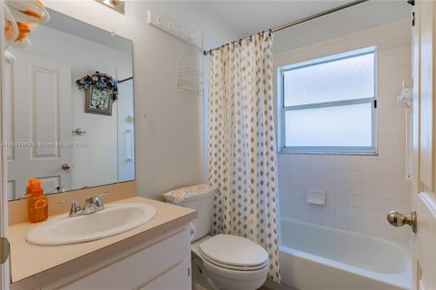 Casa en venta en Brandon, Florida, 3 dormitorios, 136.66 m2 № 1833926 - foto 26