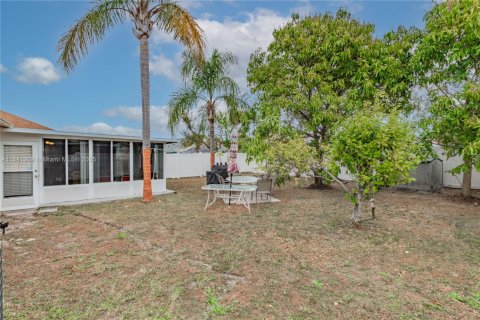 Casa en venta en Brandon, Florida, 3 dormitorios, 136.66 m2 № 1833926 - foto 19