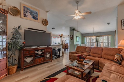 Casa en venta en Brandon, Florida, 3 dormitorios, 136.66 m2 № 1833926 - foto 8