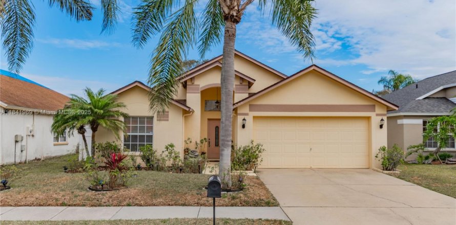 Casa en Brandon, Florida 3 dormitorios, 136.66 m2 № 1833926