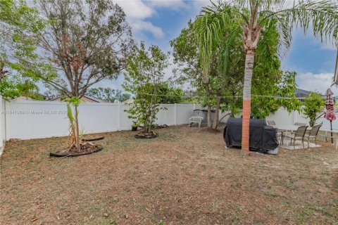 Casa en venta en Brandon, Florida, 3 dormitorios, 136.66 m2 № 1833926 - foto 21