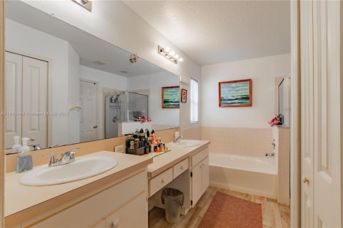 Casa en venta en Brandon, Florida, 3 dormitorios, 136.66 m2 № 1833926 - foto 12