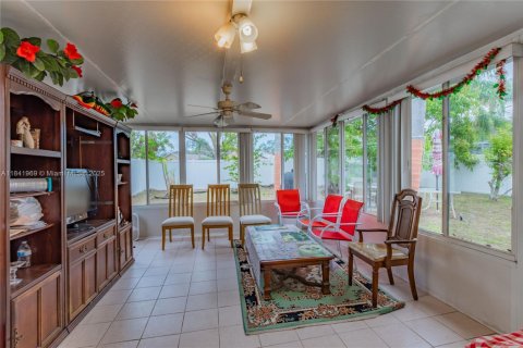 Casa en venta en Brandon, Florida, 3 dormitorios, 136.66 m2 № 1833926 - foto 18