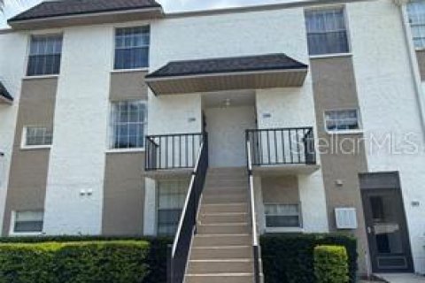 Condominio en alquiler en Brandon, Florida, 2 dormitorios, 102.01 m2 № 1902191 - foto 1