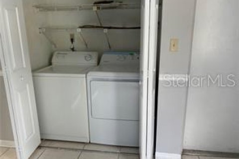 Condominio en alquiler en Brandon, Florida, 2 dormitorios, 102.01 m2 № 1902191 - foto 9