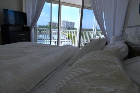 Condo in Sarasota, Florida, 3 bedrooms  № 1266978 - photo 25