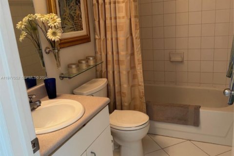Copropriété à vendre à Miami, Floride: 1 chambre, 77.48 m2 № 2041919 - photo 7