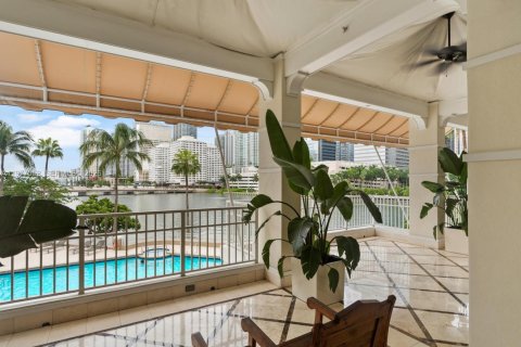 Copropriété à vendre à Miami, Floride: 1 chambre, 77.48 m2 № 2041919 - photo 13