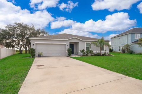House in Poinciana, Florida 4 bedrooms, 174.1 sq.m. № 2400266
