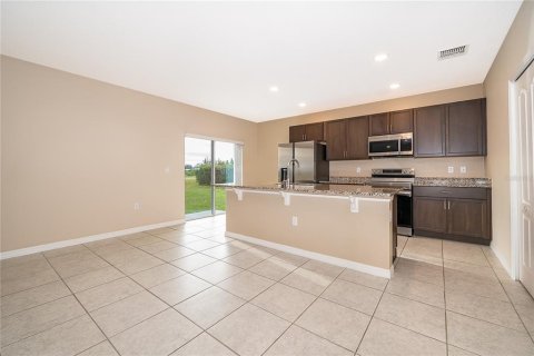 House in Poinciana, Florida 4 bedrooms, 174.1 sq.m. № 2400266 - photo 14