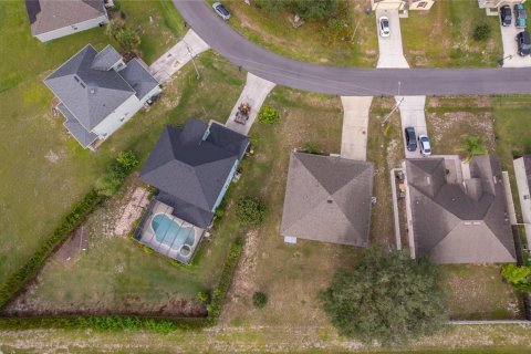 House in Poinciana, Florida 4 bedrooms, 174.1 sq.m. № 2400266 - photo 27