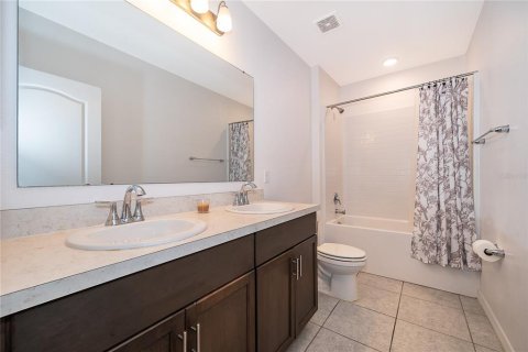 House in Poinciana, Florida 4 bedrooms, 174.1 sq.m. № 2400266 - photo 6