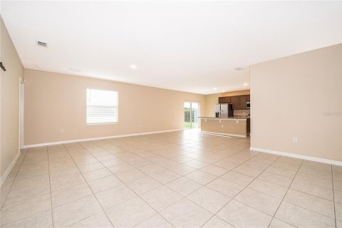 House in Poinciana, Florida 4 bedrooms, 174.1 sq.m. № 2400266 - photo 10