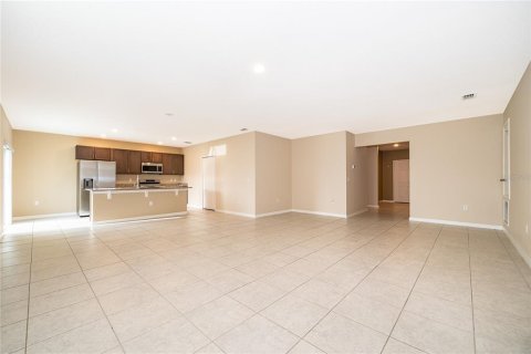 House in Poinciana, Florida 4 bedrooms, 174.1 sq.m. № 2400266 - photo 11