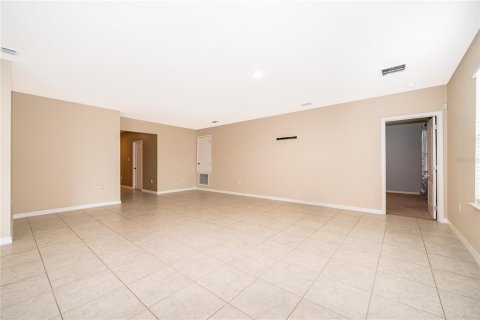 House in Poinciana, Florida 4 bedrooms, 174.1 sq.m. № 2400266 - photo 12
