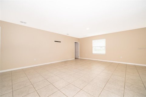 House in Poinciana, Florida 4 bedrooms, 174.1 sq.m. № 2400266 - photo 13