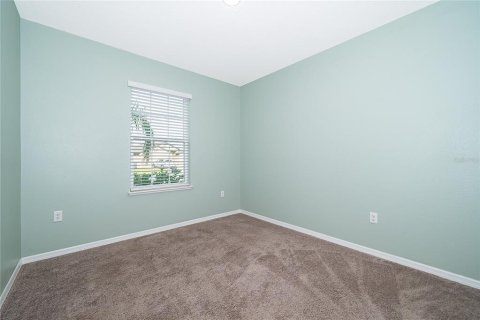 House in Poinciana, Florida 4 bedrooms, 174.1 sq.m. № 2400266 - photo 9