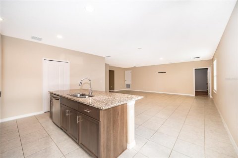 House in Poinciana, Florida 4 bedrooms, 174.1 sq.m. № 2400266 - photo 18