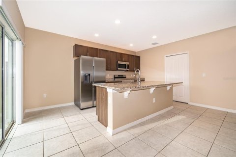 House in Poinciana, Florida 4 bedrooms, 174.1 sq.m. № 2400266 - photo 16