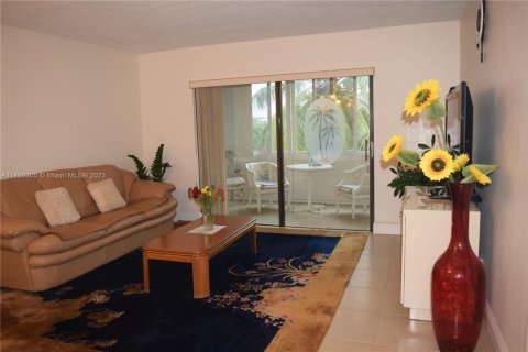 Condominio en venta en Lauderdale Lakes, Florida, 1 dormitorio, 72.74 m2 № 2012501 - foto 2