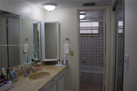 Condominio en venta en Lauderdale Lakes, Florida, 1 dormitorio, 72.74 m2 № 2012501 - foto 15