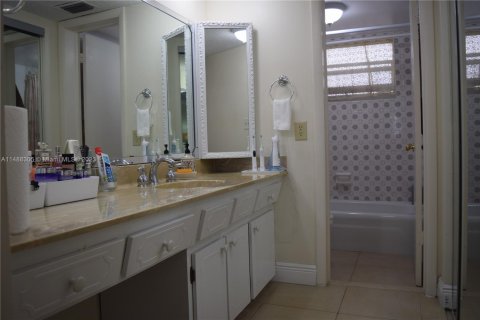 Condominio en venta en Lauderdale Lakes, Florida, 1 dormitorio, 72.74 m2 № 2012501 - foto 16