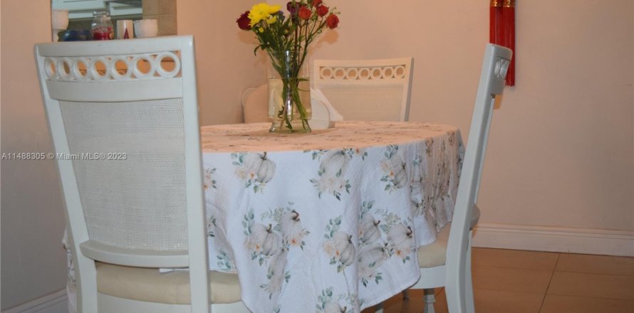 Condominio en Lauderdale Lakes, Florida, 1 dormitorio  № 2012501